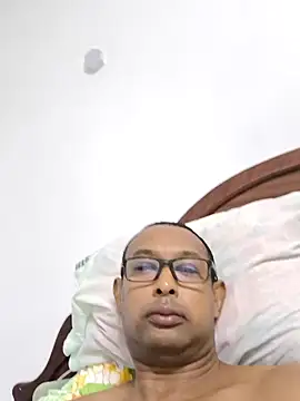 emperator13 online show from April 28, 2026, 2:27 am
