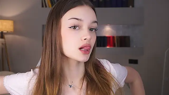 JodiAwyie online show from March 17, 2026, 6:33 pm