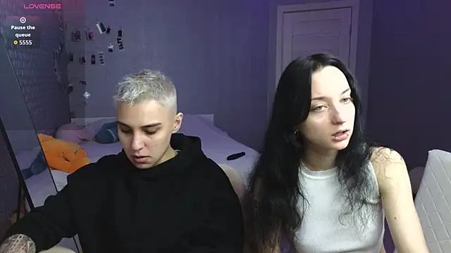 LuxuryLoverss online show from April 28, 2026, 11:15 am