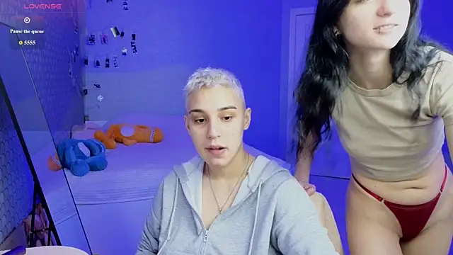 LuxuryLoverss online show from April 29, 2026, 11:03 am