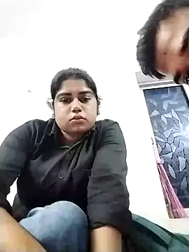 Snapshot of Cute_Piu chatting on February 22, 2026, 12:47 pm Cute Piu online show from February 22, 2026, 12:47 pm