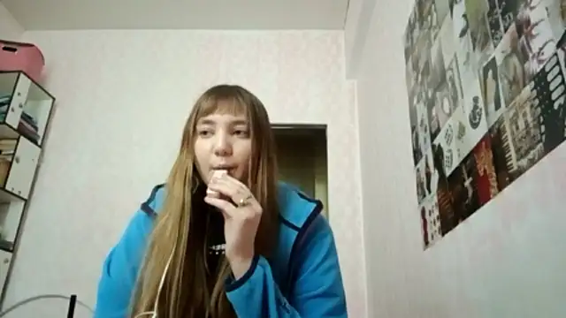 Snapshot of JanineThielman chatting on May 24, 2026, 9:14 am JanineThielman online show from May 24, 2026, 9:14 am