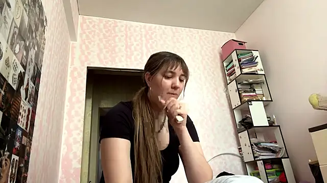 Snapshot of JanineThielman chatting on June 6, 2026, 8:41 am JanineThielman online show from June 6, 2026, 8:41 am