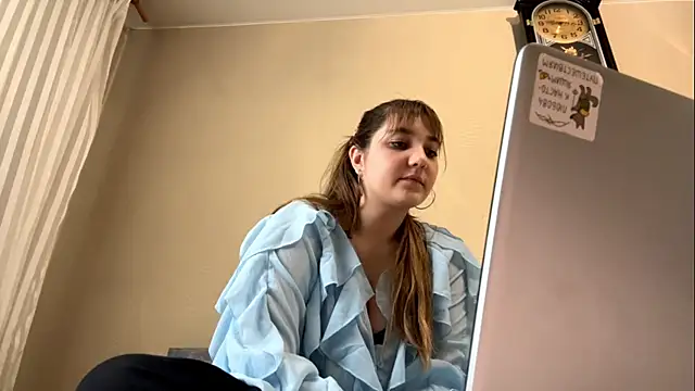 Snapshot of JanineThielman chatting on June 17, 2026, 1:01 pm JanineThielman online show from June 17, 2026, 1:01 pm