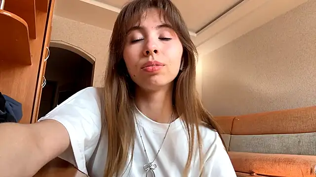 SerenaHawthorne online show from March 12, 2026, 9:26 am