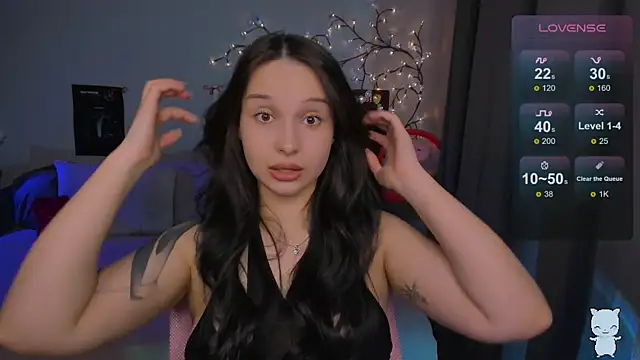 SoftyMooon online show from March 3, 2026, 6:03 pm