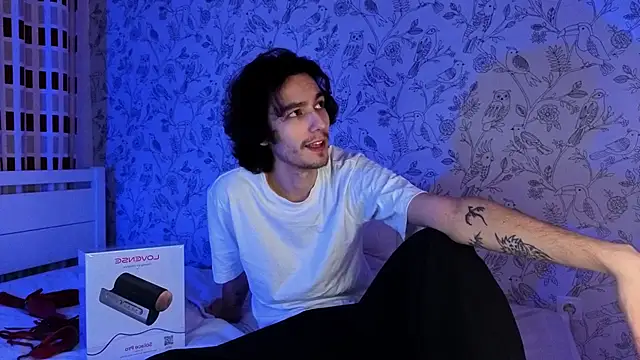 crybae online show from March 16, 2026, 8:35 pm