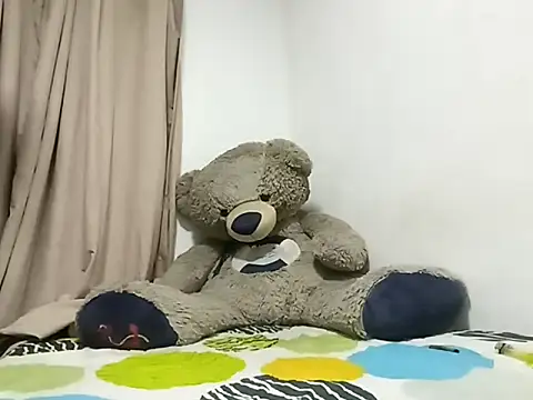 Snapshot of Julikid1 chatting on March 6, 2026, 12:18 am Julikid1 online show from March 6, 2026, 12:18 am