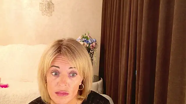 Snapshot of NellyBloom chatting on July 30, 2026, 1:32 pm NellyBloom online show from July 30, 2026, 1:32 pm