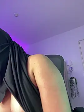 Yasmin cute online show from May 2, 2026, 9:09 pm