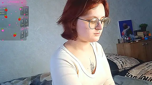 Snapshot of LouiseDew chatting on March 3, 2026, 2:28 am LouiseDew online show from March 3, 2026, 2:28 am