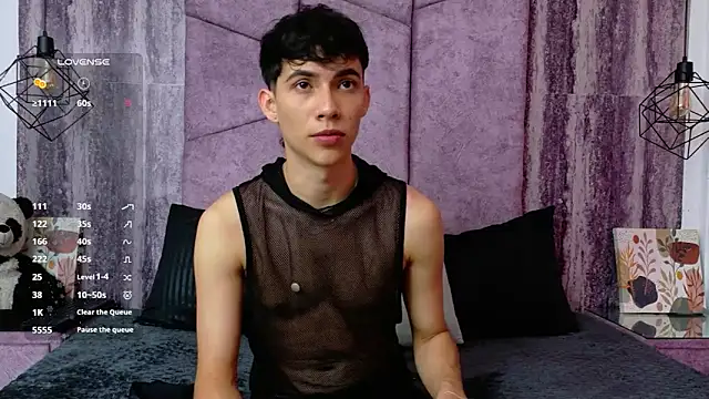 Snapshot of AronTawers chatting on June 17, 2026, 7:26 pm AronTawers online show from June 17, 2026, 7:26 pm