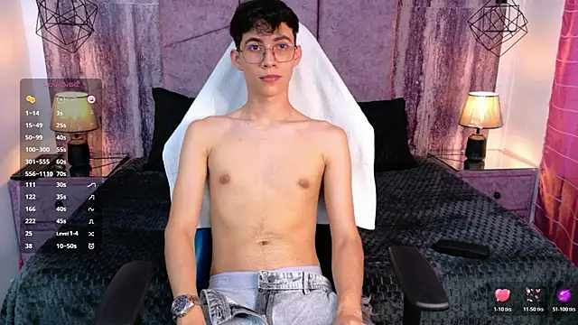 Snapshot of AronTawers chatting on July 17, 2026, 7:30 pm AronTawers online show from July 17, 2026, 7:30 pm