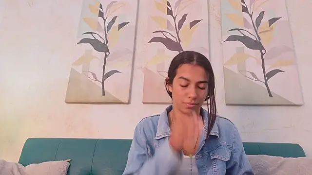 emily gaviria1 online show from July 27, 2026, 12:23 pm