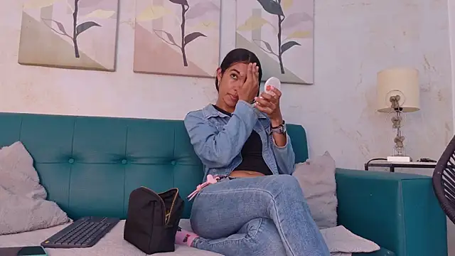 emily gaviria1 online show from July 30, 2026, 12:15 pm