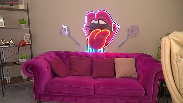 DawnGwin online show from March 17, 2026, 1:36 pm