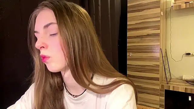 PollyDream online show from March 15, 2026, 8:20 am