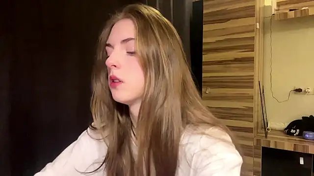 PollyDream online show from March 17, 2026, 4:10 pm