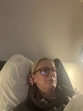 Snapshot of Amelie_BlondeXX chatting on March 8, 2026, 6:12 pm Amelie BlondeXX online show from March 8, 2026, 6:12 pm