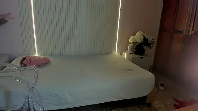 VioletHall2 online show from March 17, 2026, 4:32 pm