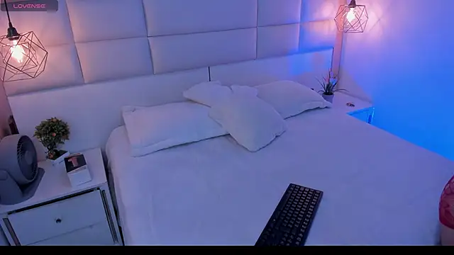 Paulina clk online show from March 11, 2026, 2:12 pm