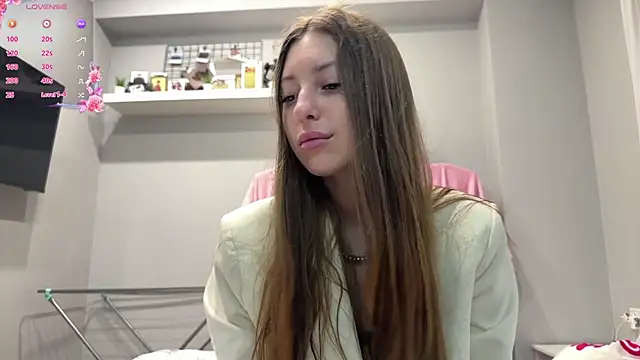 Snapshot of selena_favn chatting on June 12, 2026, 2:32 am selena favn online show from June 12, 2026, 2:32 am