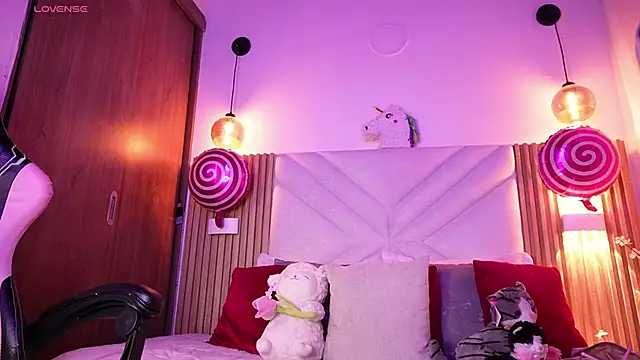 Shiori hime online show from March 10, 2026, 3:06 pm