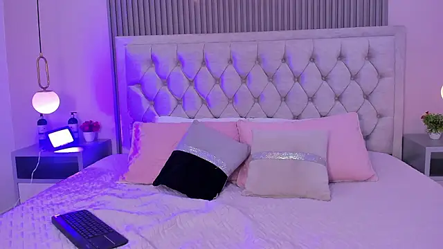 Valeria cute18 online show from March 11, 2026, 8:37 pm