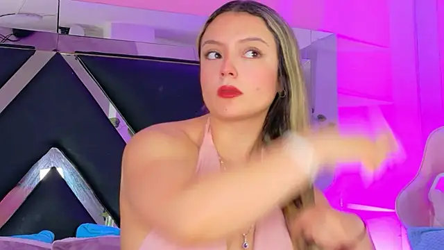 Giigii Hadid  online show from March 7, 2026, 2:58 pm