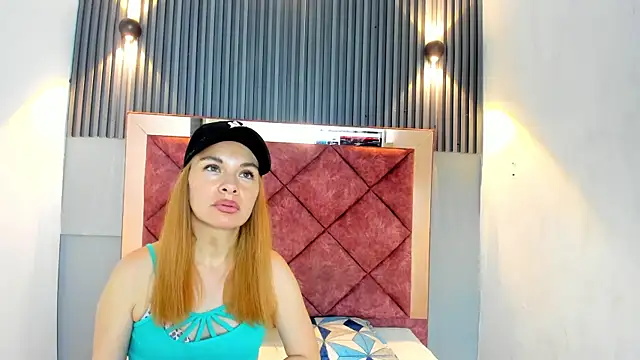 ESTHEER VARGAS online show from March 3, 2026, 7:53 pm