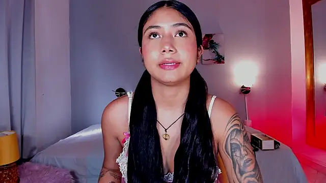 KimTaylorW online show from June 15, 2026, 9:28 pm
