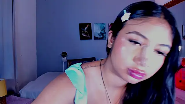 KimTaylorW online show from June 19, 2026, 3:22 am