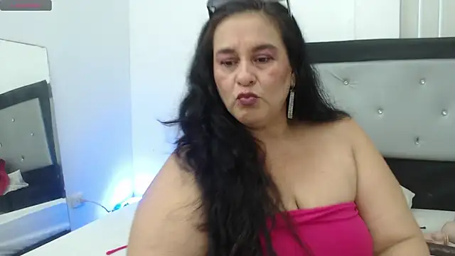 Sharlot curvy online show from April 28, 2026, 5:51 pm