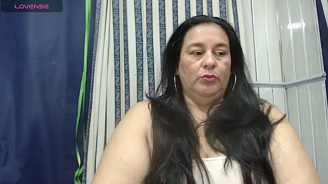 Sharlot curvy online show from June 15, 2026, 4:09 pm
