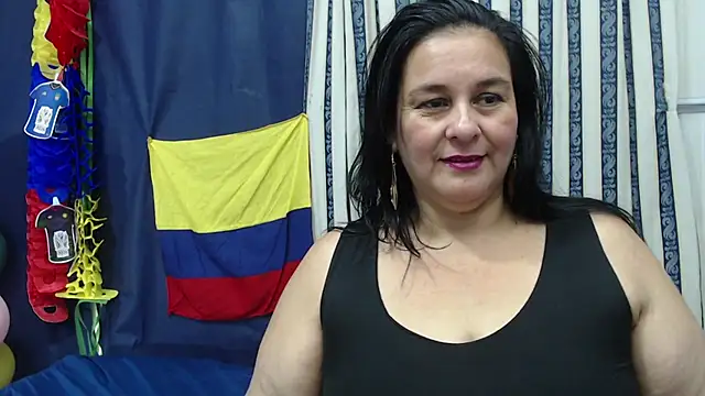 Snapshot of Sharlot_curvy chatting on June 21, 2026, 11:40 pm Sharlot curvy online show from June 21, 2026, 11:40 pm