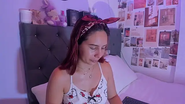 Snapshot of violeta_blaze1 chatting on May 26, 2026, 10:00 am violeta blaze1 online show from May 26, 2026, 10:00 am
