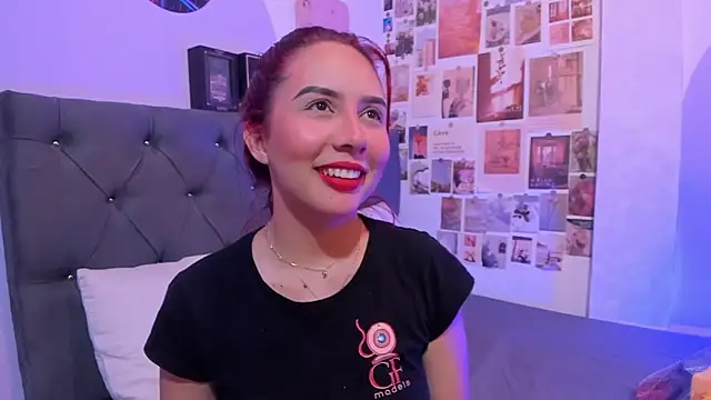 Snapshot of violeta_blaze1 chatting on June 12, 2026, 10:03 am violeta blaze1 online show from June 12, 2026, 10:03 am