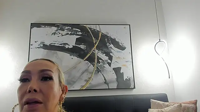 SophiMarin online show from April 10, 2026, 11:04 am