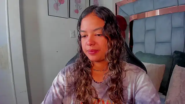dulce lyraa1 online show from May 2, 2026, 8:47 pm