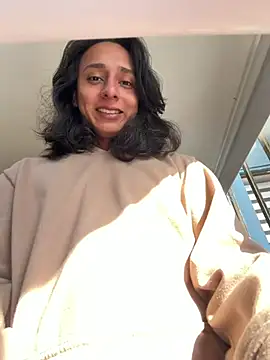 Snapshot of Elisasue chatting on May 14, 2026, 8:37 pm Elisasue online show from May 14, 2026, 8:37 pm