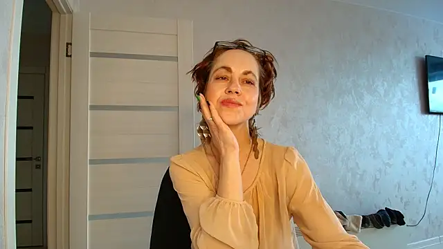 LioraWeiss online show from April 28, 2026, 10:31 am