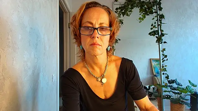 Snapshot of LioraWeiss chatting on July 22, 2026, 8:17 am LioraWeiss online show from July 22, 2026, 8:17 am