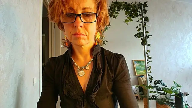 Snapshot of LioraWeiss chatting on July 25, 2026, 6:22 am LioraWeiss online show from July 25, 2026, 6:22 am