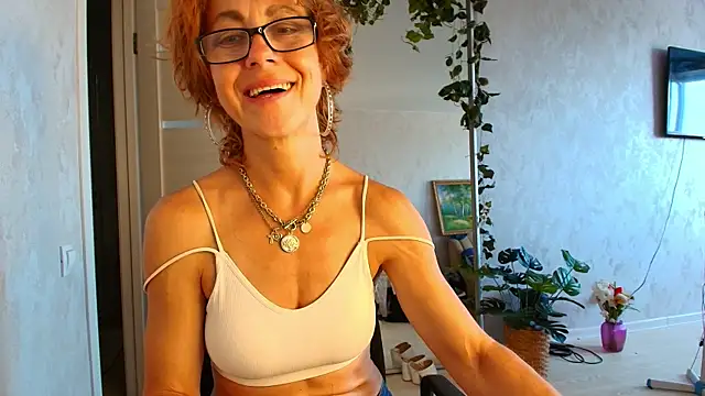 Snapshot of LioraWeiss chatting on July 28, 2026, 2:13 pm LioraWeiss online show from July 28, 2026, 2:13 pm