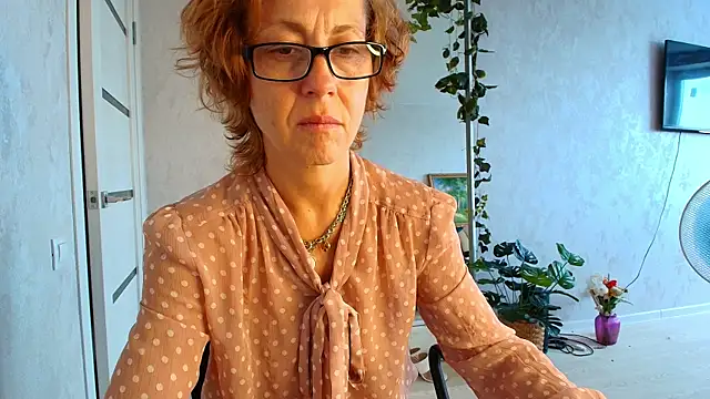 Snapshot of LioraWeiss chatting on July 29, 2026, 7:28 am LioraWeiss online show from July 29, 2026, 7:28 am