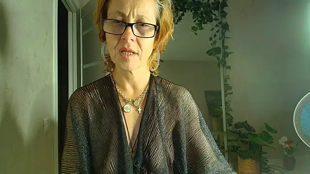 Snapshot of LioraWeiss chatting on July 29, 2026, 7:34 pm LioraWeiss online show from July 29, 2026, 7:34 pm