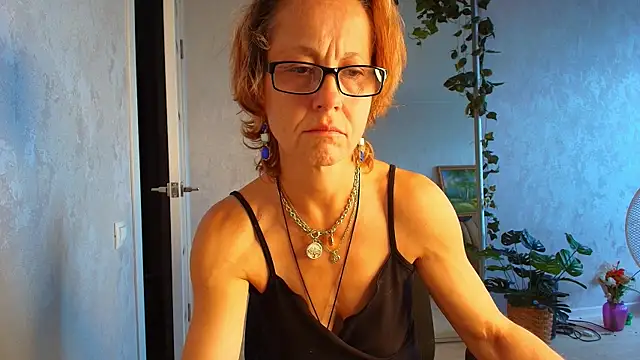 Snapshot of LioraWeiss chatting on July 30, 2026, 9:19 am LioraWeiss online show from July 30, 2026, 9:19 am