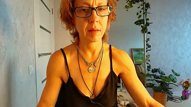 Snapshot of LioraWeiss chatting on July 31, 2026, 10:36 am LioraWeiss online show from July 31, 2026, 10:36 am