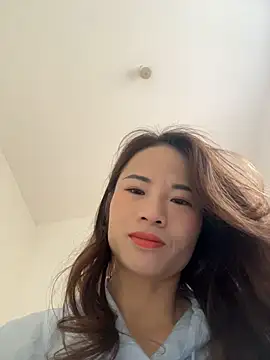 Mia-lp online show from May 3, 2026, 2:06 am