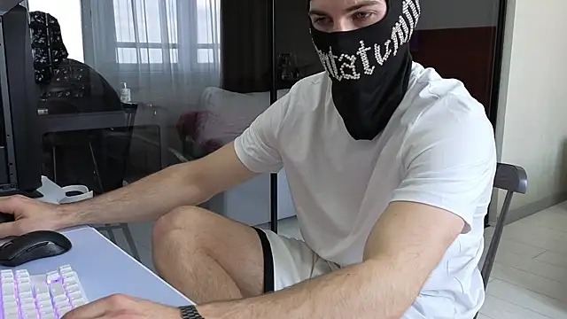 chantatummm online show from April 24, 2026, 11:56 am